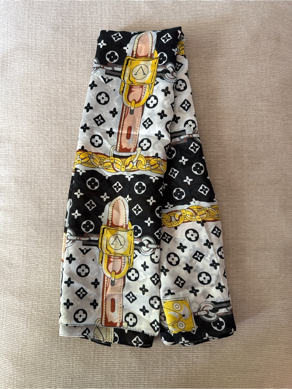 Patterned 100% silk scarf